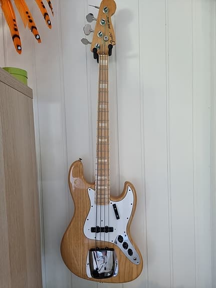 Fender Japan 75 Reissue jazz bass