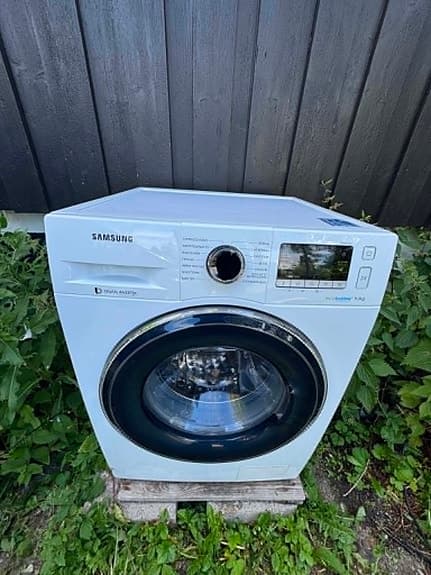 Samsung EcoBubble 9 kg Front-Load Washing Machine