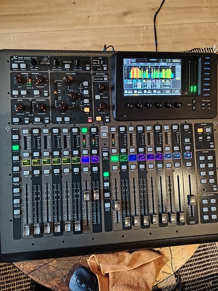 Behringer X32 Compact leies ut