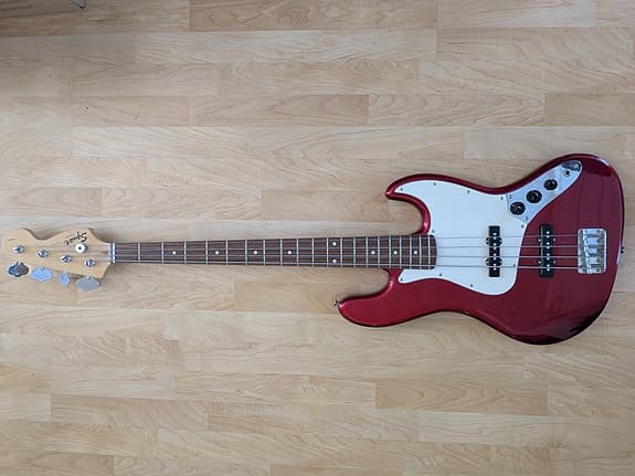 Squier Jazz Bass el-bass rød