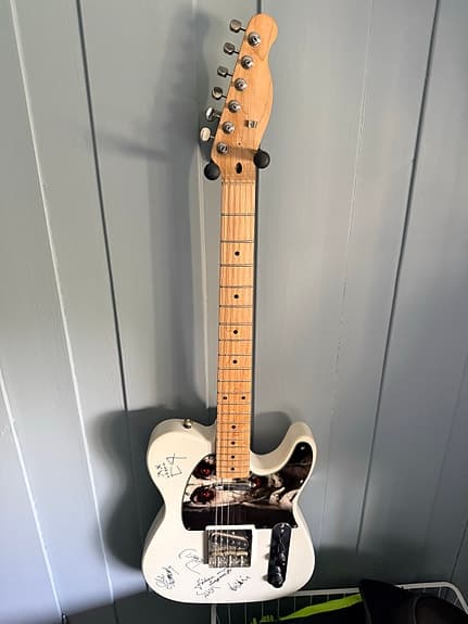 Telecaster / delecaster -stil hvit med signaturer
