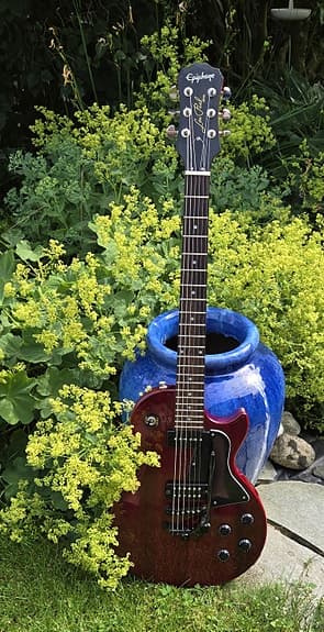 Epiphone Les Paul Customshop med tremolo og rulle bro