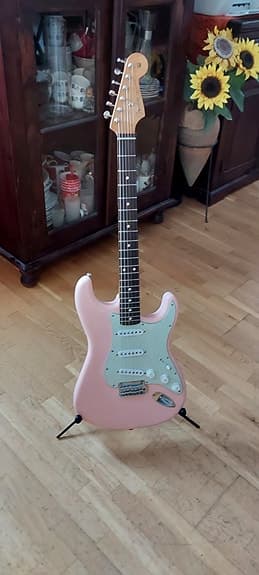 Stratocaster i Shell Pink