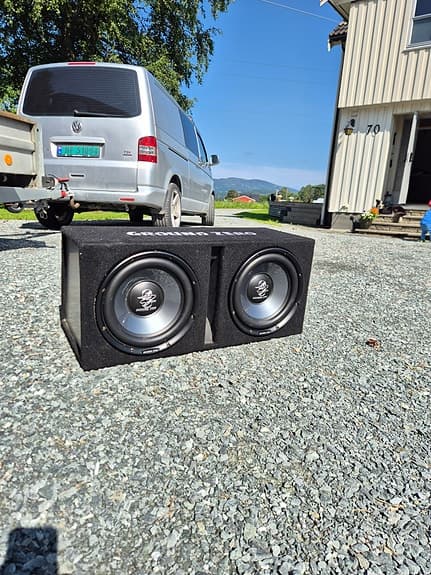 2x 12" Ground Zero subwoofer