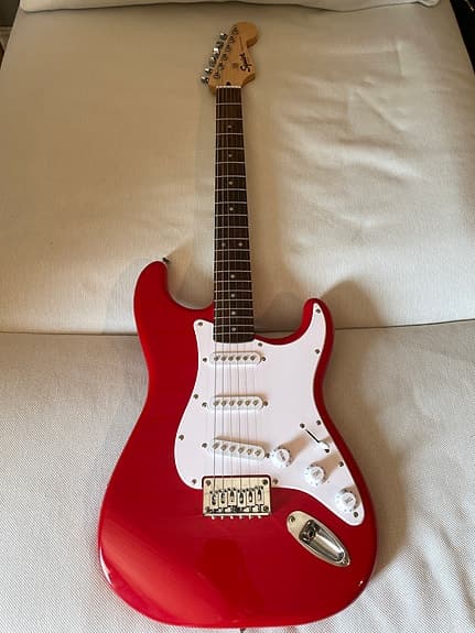 Squier Stratocaster + NUX Mighty 20 BT MKII – Komplett gitarpakke
