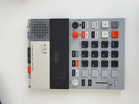 EP133 KOII digital sampler / groovebox