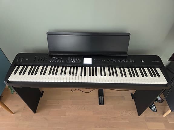 Roland FP-E50 digital piano