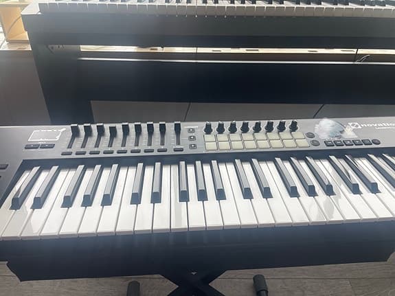 Novation Launchkey MIDI-keyboard 49 tangenter svart