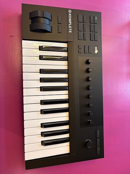 Komplete Kontrol A25 MIDI keyboard