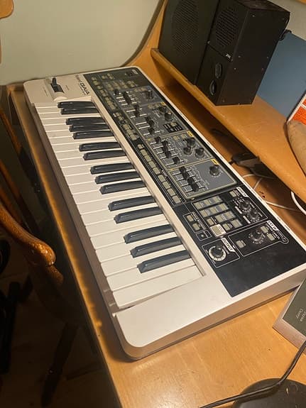 Roland GAIA SH-01 synthesizer
