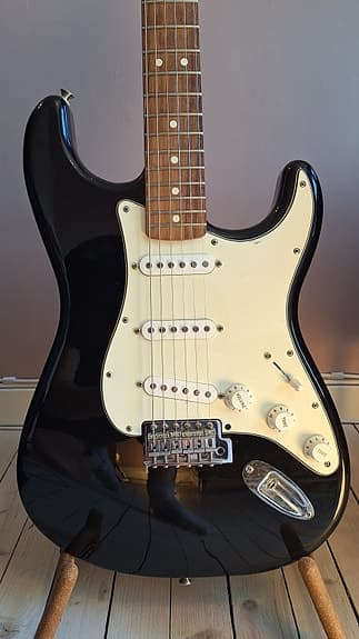 fender stratocaster selges