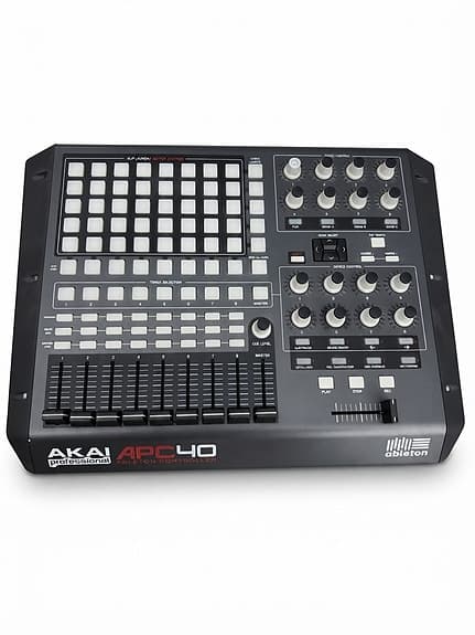 Diverse studio- og DJ-utstyr selges (Behringer, Akai, PreSonus, Denon m.fl.)