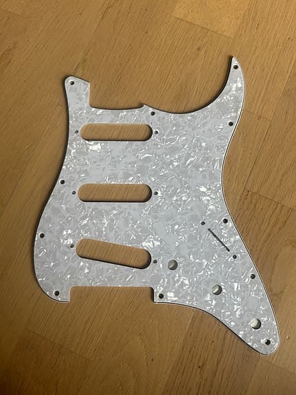 Pickguard til Stratocaster-type elgitar – flere farger