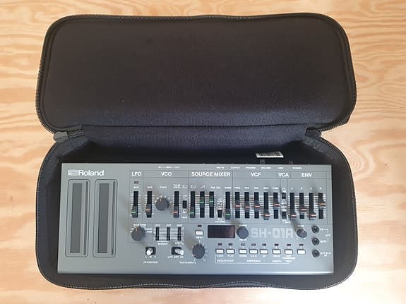 Roland SH-01a synthesizer modul /m bag