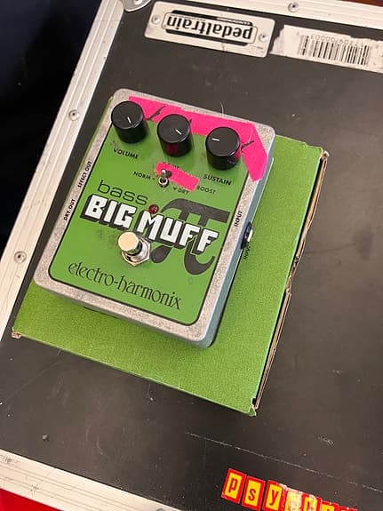 Gitar og vokaliststash ryddesalg