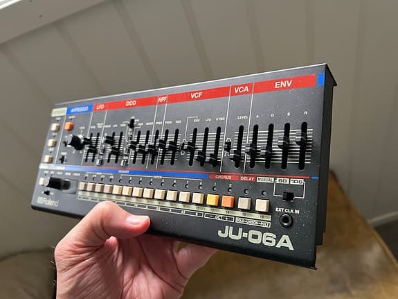Roland JU-06A synthesizer modul