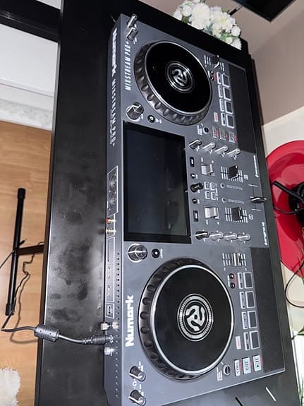 Numark Mixstream Pro DJ-kontroller svart