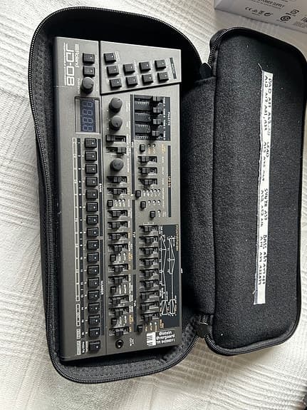 Roland JD-08 digital synthesizer med bag