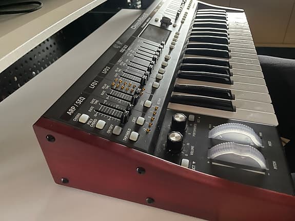 Behringer DeepMind 6 analog synthesizer