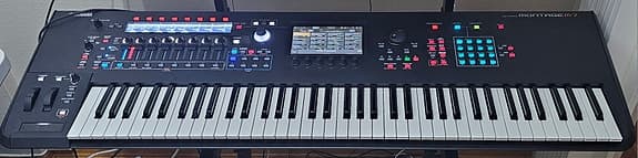 Yamaha Montage M7 flaggskip workstation (2024) + pedal + transportbag m/hjul