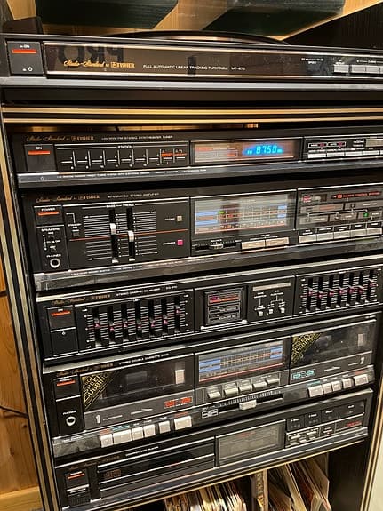 Fisher Studio Standard stereoanlegg med Mission-høyttalere