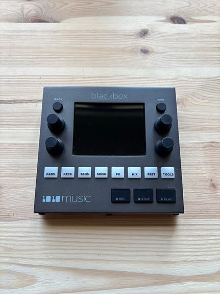 1010music Blackbox sampler / groovebox