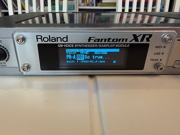 Roland Fantom XR synthesizer / sampler rackmodul