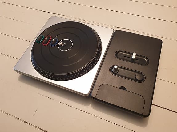 DJ Hero Wireless Turntable Controller for PS2 and PS3!
