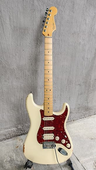 Fender Deluxe Stratocaster HSS 2014