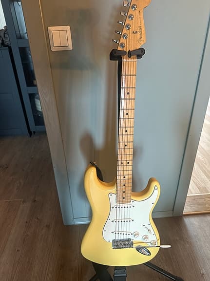 Fender Stratocaster Player Butterscotch