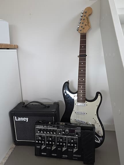 Elektrisk gitar + Laney forsterker og Boss ME-70 multieffekt