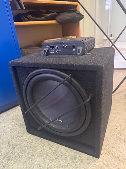 Alpine SBG-30BR subwoofer med forsterker