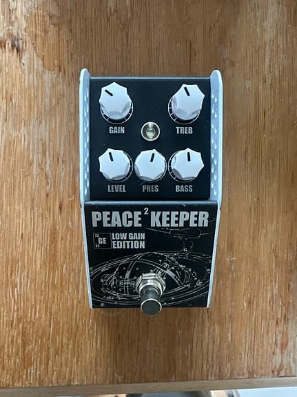 ThorpyFX Peace2keeper Low Gain gitarpedal overdrive Geranium edition