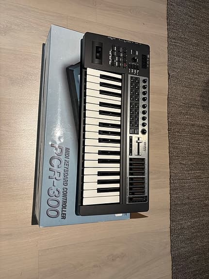Edirol PCR-300 MIDI keyboard kontroller