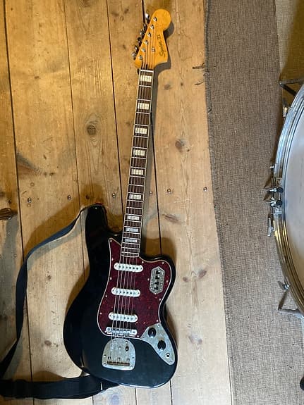 Squire bass VI med oppgraderinger