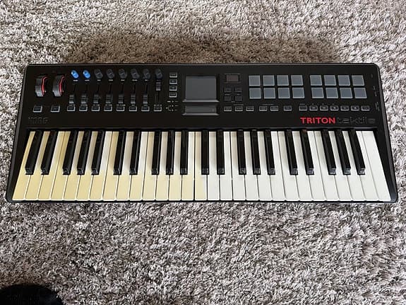 Korg Triton Taktile 49 – MIDI-keyboard med originale Triton-lyder