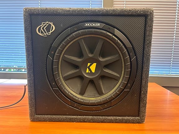 Kicker subwoofer selges BILLIG