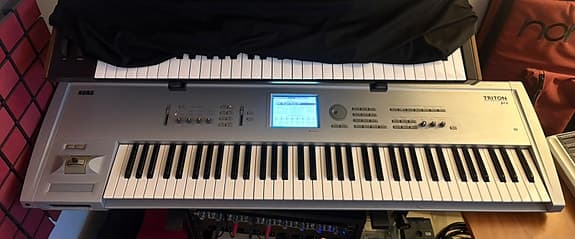 KORG TRITON PRO 76 // Music Workstation - Sampler