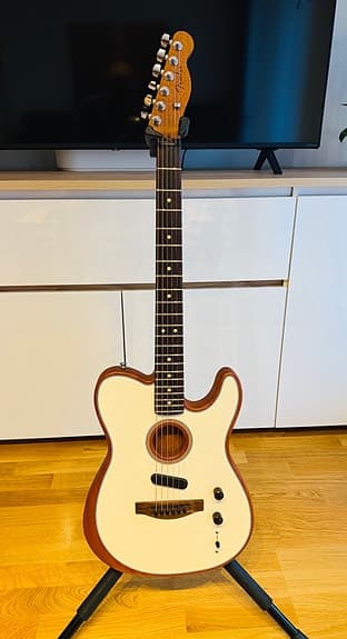 Selger en Fender Acoustasonic Player Telecaster i svært god stand.