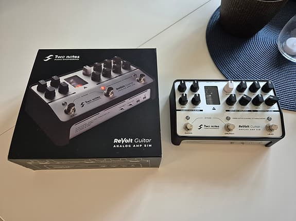 Two Notes ReVolt Guitar Analog Amp Sim and Preamp Pedal