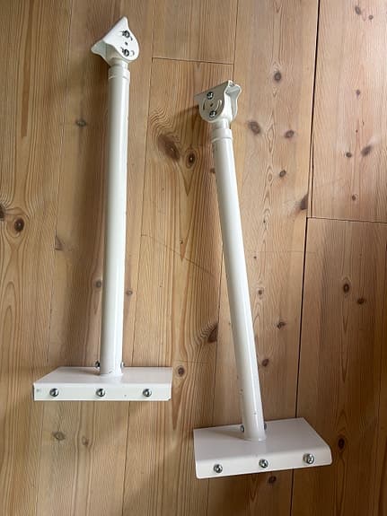 Stativ for takmontering av Genelec-monitorer