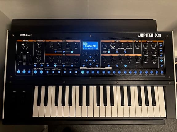 Roland Jupiter XM til salgs