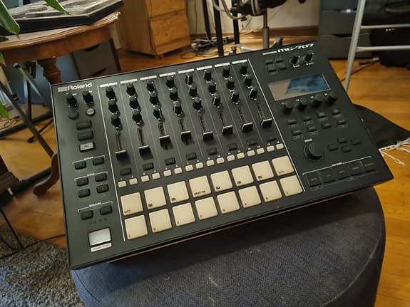 Roland MC-707 Groovebox / produksjonsstasjon
