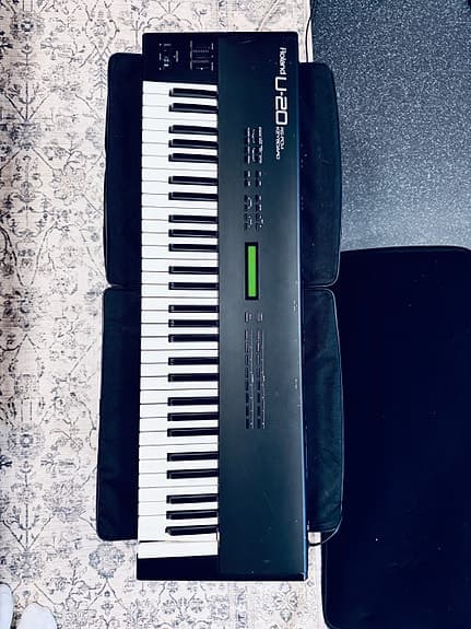 Roland U-20 synthesizer (1989) – Vintage PCM-synth