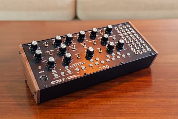 Moog Mother-32 – original emballasje og tilbehør