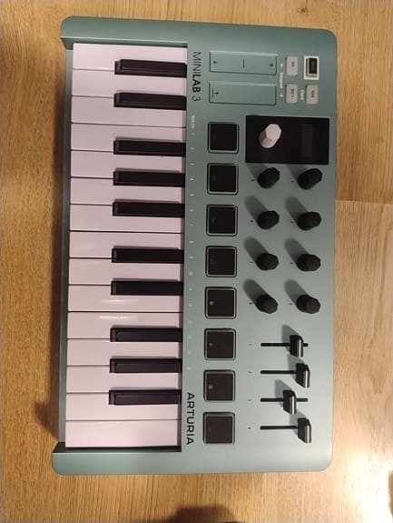 Arturia MiniLab 3 MIDI-keyboard hvit/grønn
