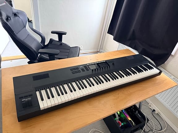 Native Instruments Komplete Kontrol S88 MIDI-keyboard 88 tangenter svart