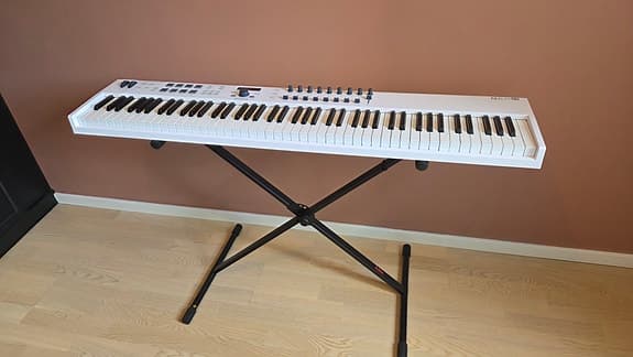 Arturia KeyLab 88 Essential MIDI-keyboard hvit