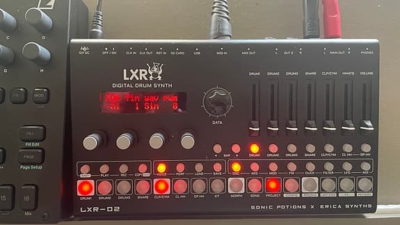 Erica / Sonic Potions LXR-02 digital trommemaskin / drum synth