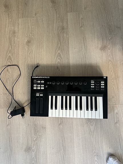 Native Instruments Komplete Kontrol S25 MIDI-keyboard med USB